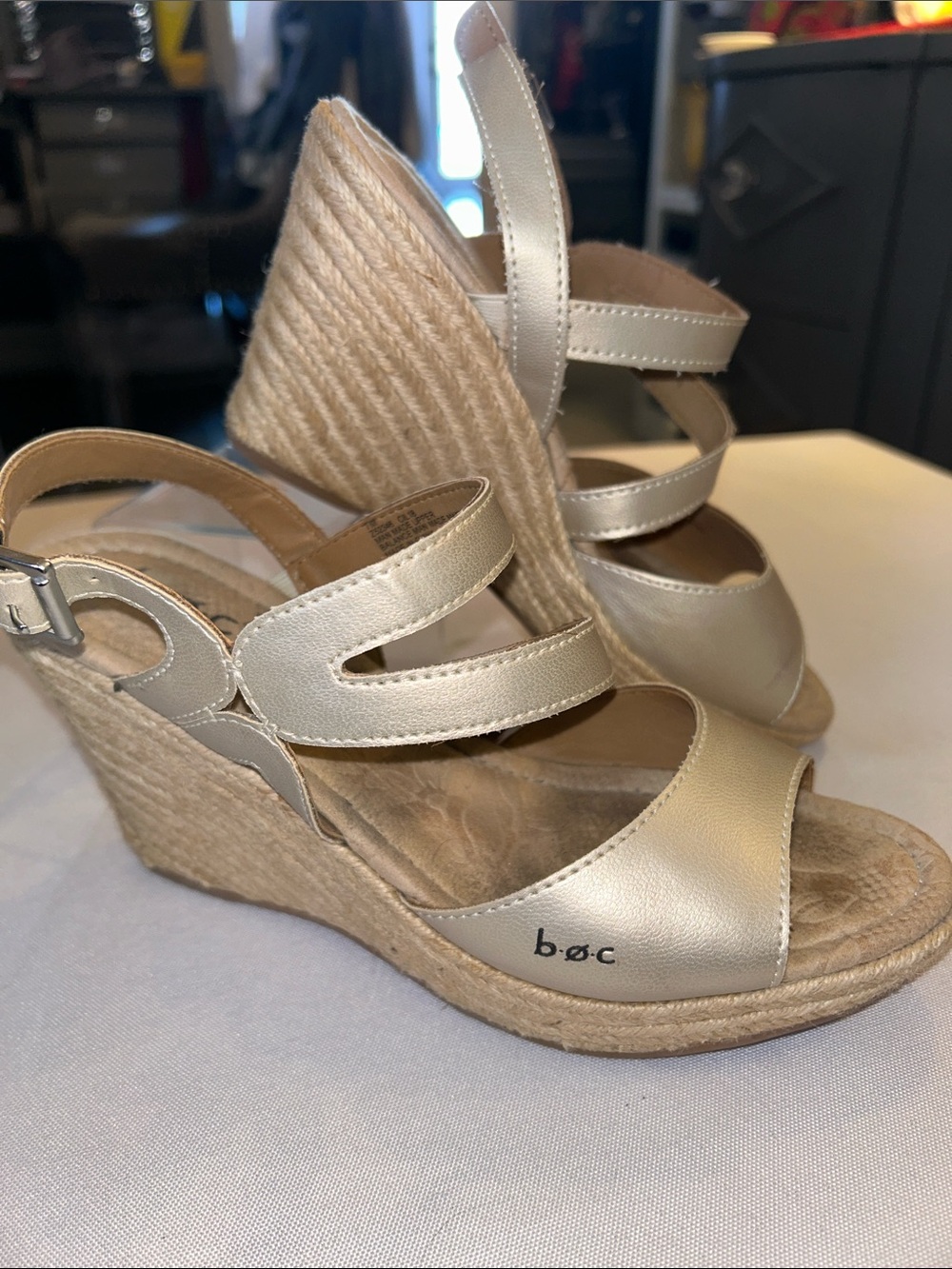 b.o.c. Metallic Creamy Gold Strappy Comfort Espadrille Wedge Sandals sz 7
